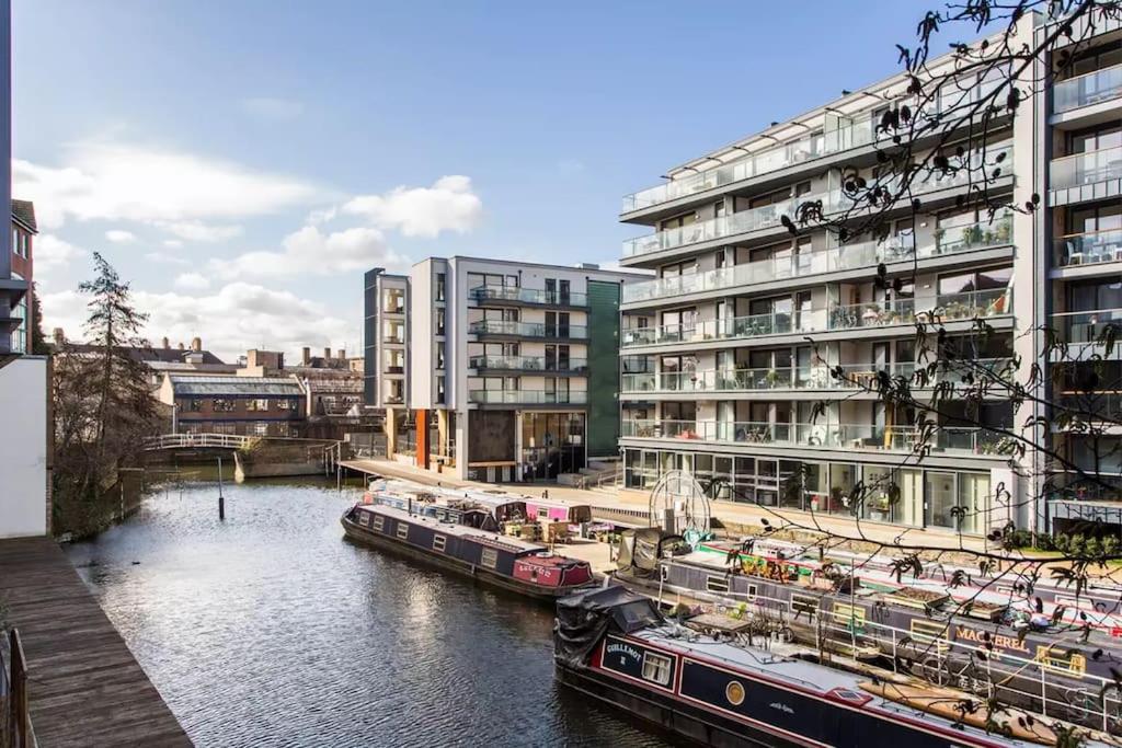 Canal-Side Apartment In Shoreditch London Exteriör bild