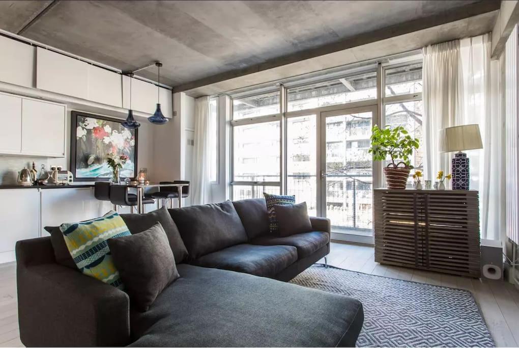 Canal-Side Apartment In Shoreditch London Exteriör bild