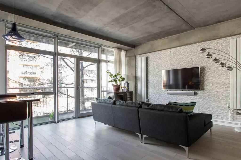 Canal-Side Apartment In Shoreditch London Exteriör bild