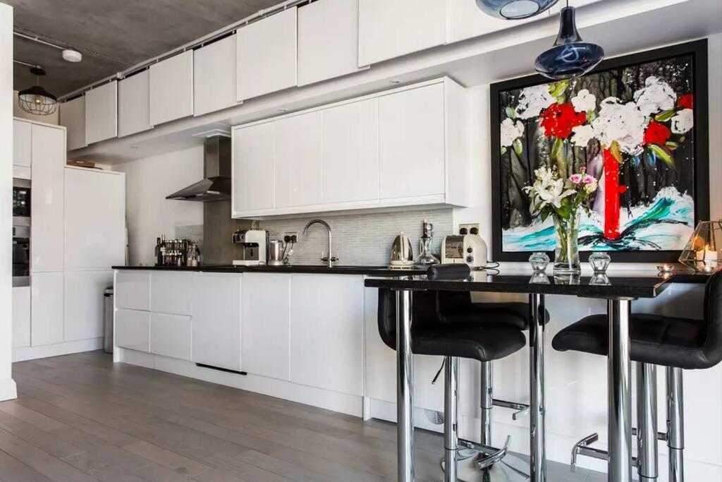 Canal-Side Apartment In Shoreditch London Exteriör bild
