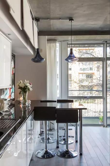 Canal-Side Apartment In Shoreditch London Exteriör bild