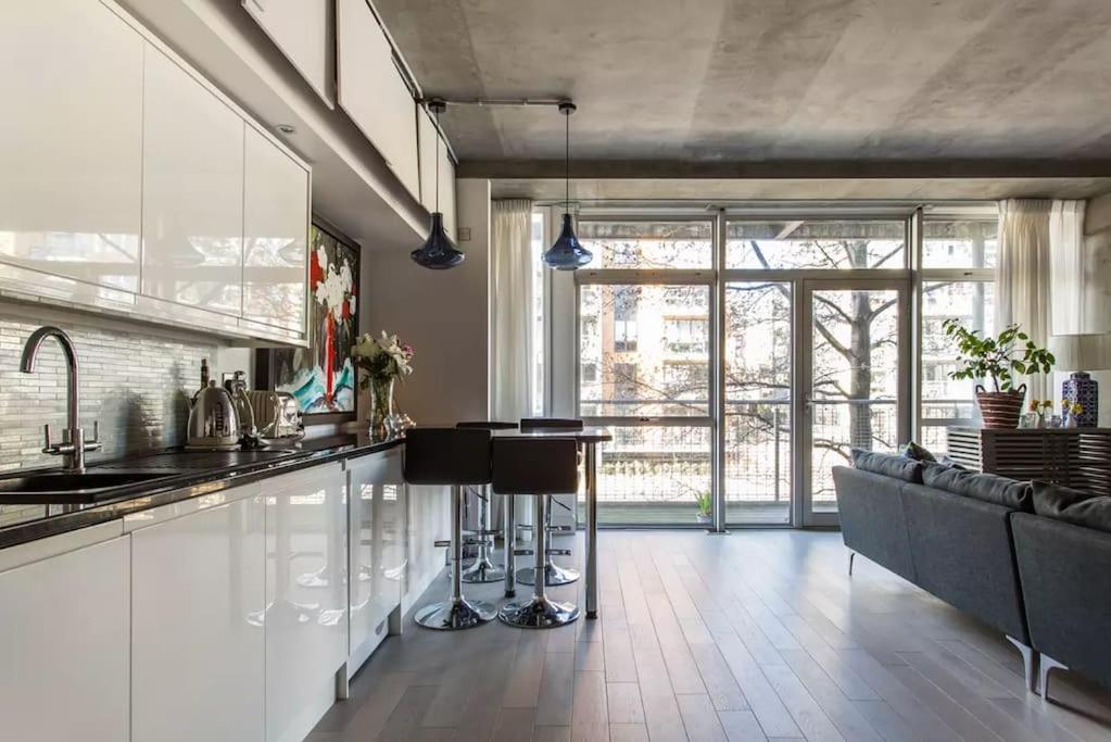 Canal-Side Apartment In Shoreditch London Exteriör bild