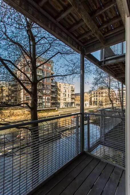 Canal-Side Apartment In Shoreditch London Exteriör bild